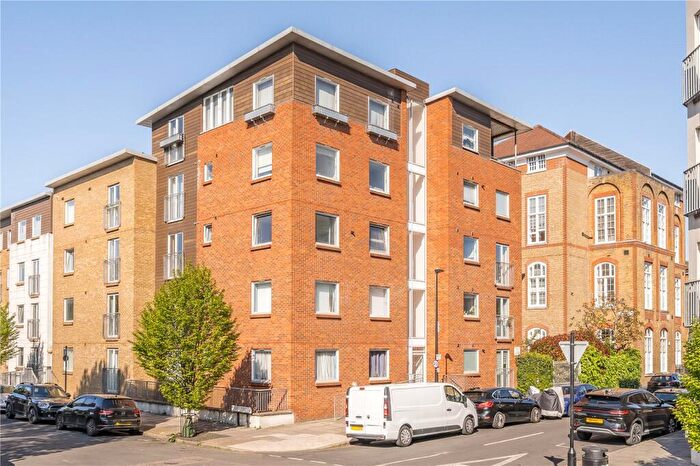 2 Bedroom Flat To Rent In Pelling Street, London, E14