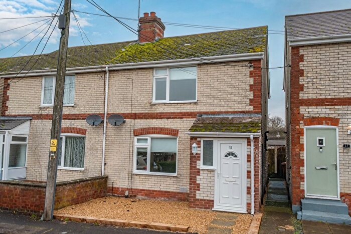 3 Bedroom Semi Detached House For Sale In Acre Path, Andover, SP10