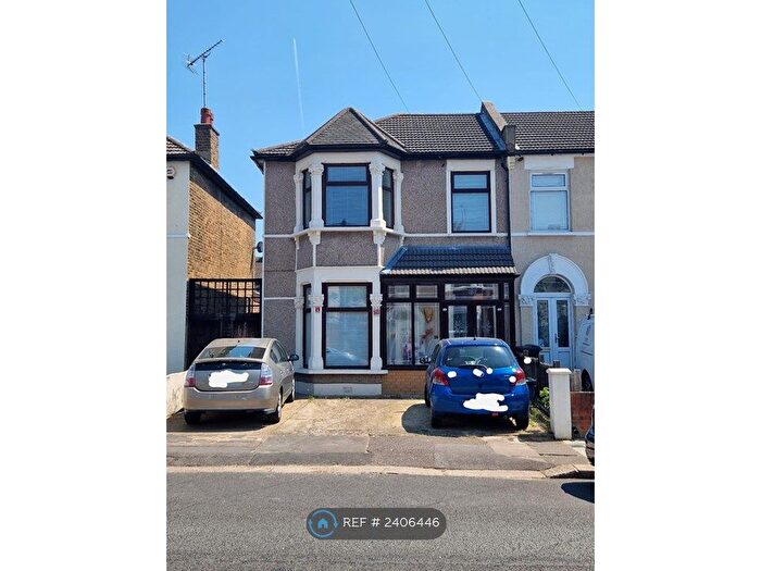 5 Bedroom Semi-Detached House To Rent In Blythswood Road, Ilford, IG3