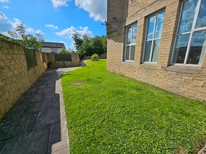2 Bedroom Flat To Rent In Victoria Road, Eccleshill, BD2