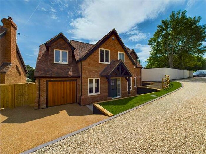 3 Bedroom Detached House For Sale In Appleyard Close, Whitchurch, Buckinghamshire., HP22