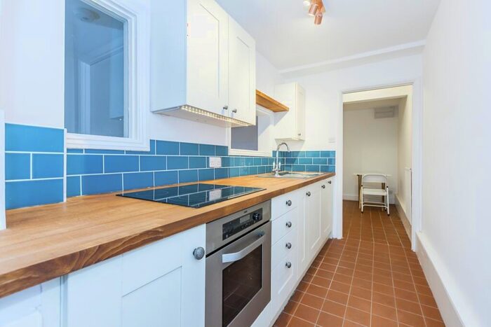 2 Bedroom Flat To Rent In Lewisham Way, New Cross, SE14