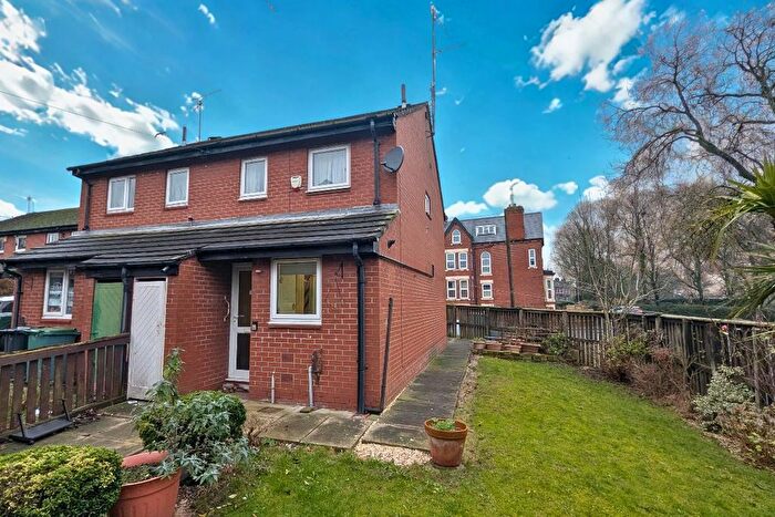 2 Bedroom Semi-Detached House For Sale In Moorville Court, Leeds, LS11