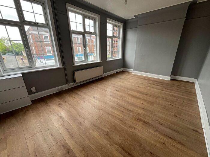 4 Bedroom Flat To Rent In Finchley Road, London, NW11