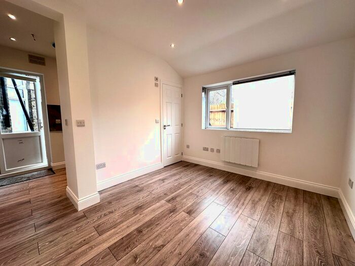 1 Bedroom Studio To Rent In St. Leonards Road, Ealing, W13