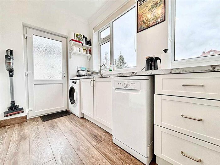 2 Bedroom Semi-Detached House For Sale In Seagrave Ave, Kirkby In Ashfield, NG17