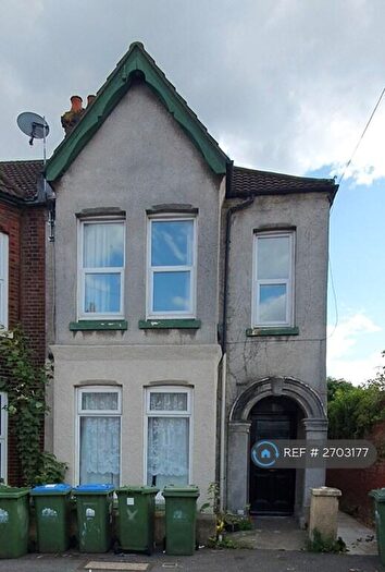 3 Bedroom Flat To Rent In Portswood, Southampton, SO17