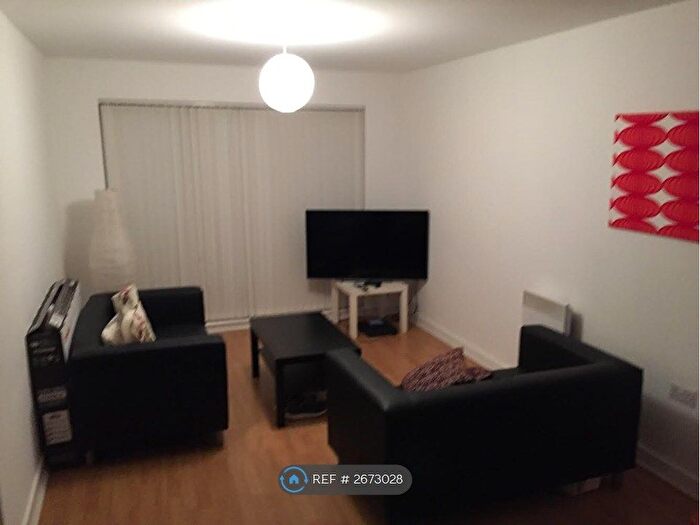 2 Bedroom Flat To Rent In Ladywell Point, Salford, M50