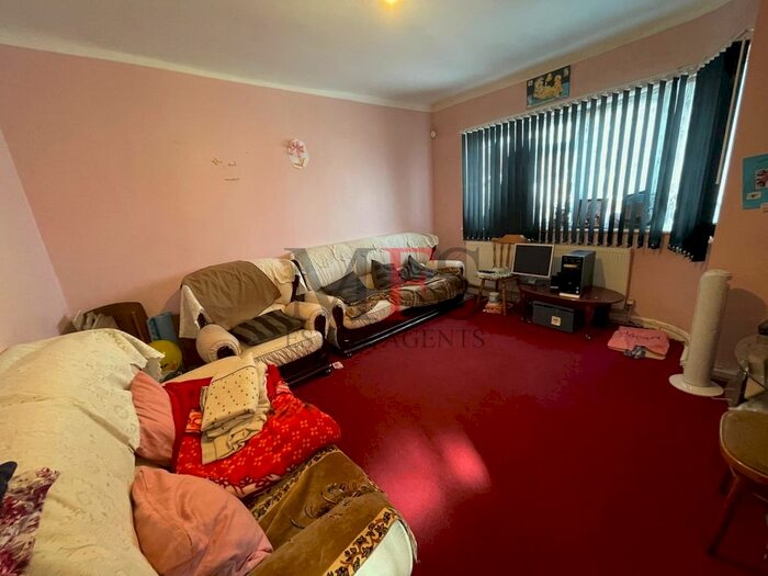 6 Bedroom Terraced House To Rent In The Heights, Northolt, UB5