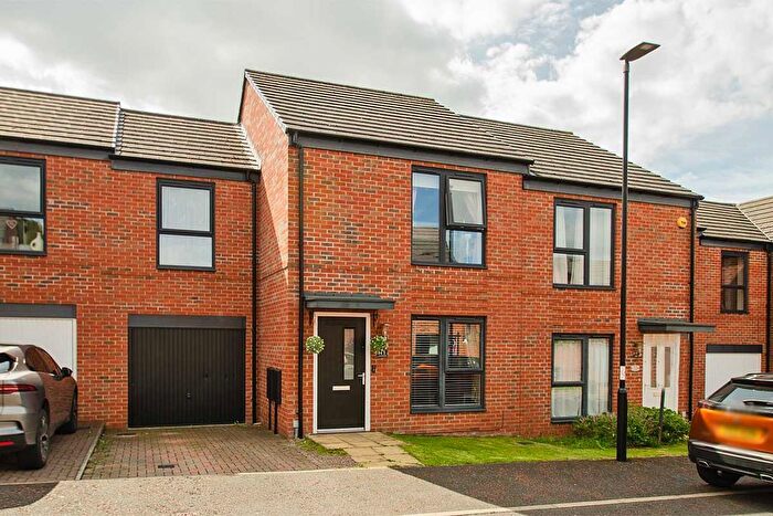 3 Bedroom Terraced House For Sale In Towpath Drive, Brownhills, WS8