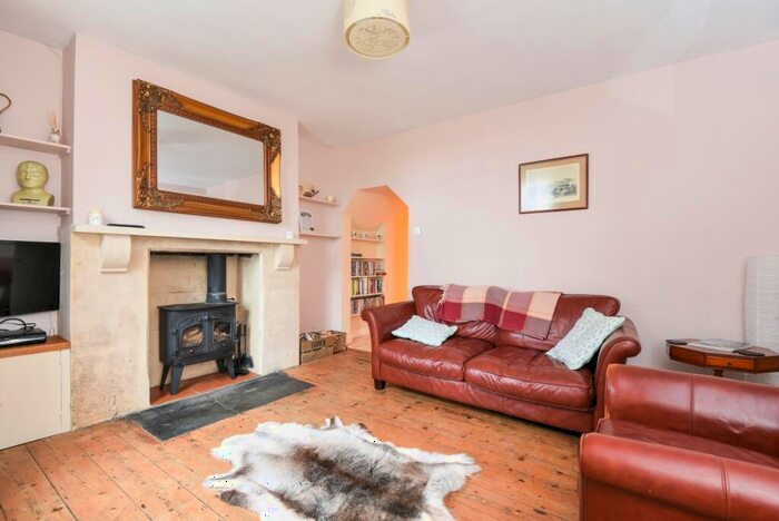 3 Bedroom Cottage To Rent In . Kingsdown, SN13