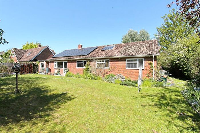 4 Bedroom Bungalow For Sale In Dixons Lane, Broughton, Stockbridge, SO20