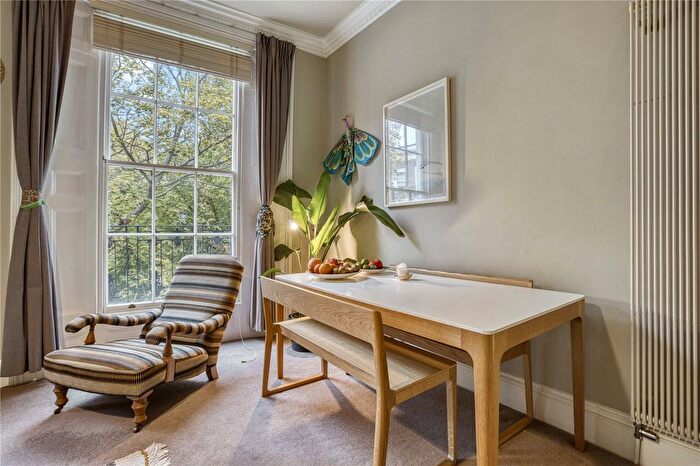 2 Bedroom Flat For Sale In Granville Square, Islington, London, WC1X