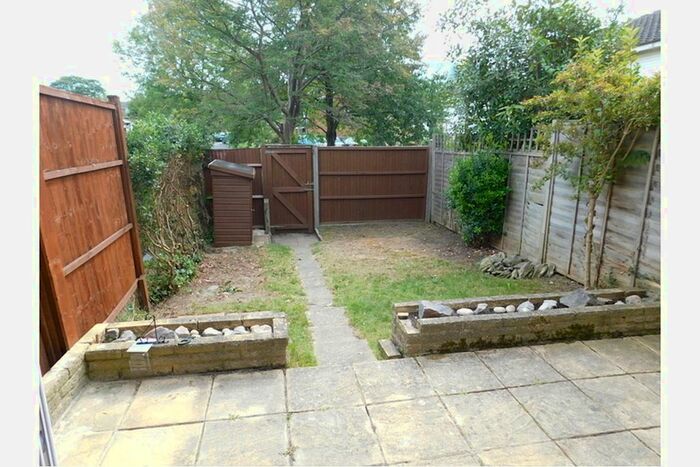 3 Bedroom Terraced House To Rent In Choir Green, Knaphill, Woking, GU21