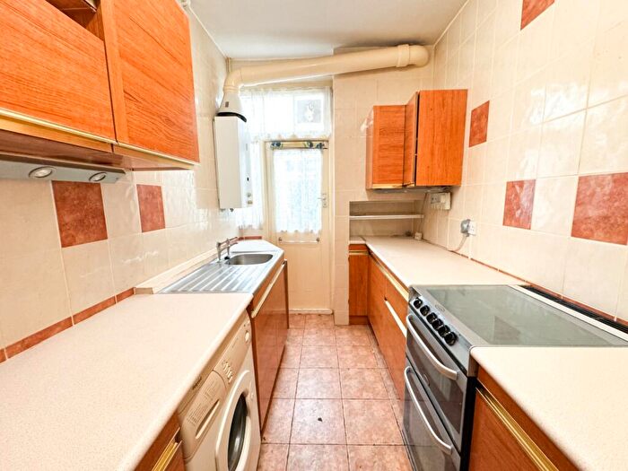 3 Bedroom Terraced House For Sale In Meadow Road, Gravesend, Kent, DA11