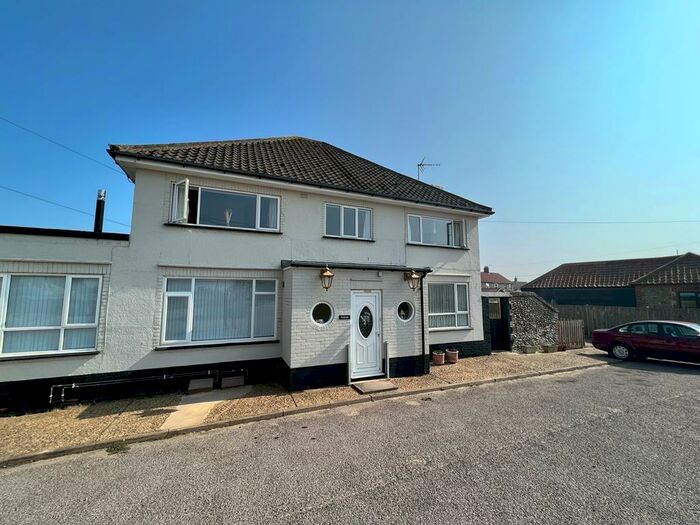 3 Bedroom Maisonette To Rent In Coast Road, Bacton, Norwich, NR12