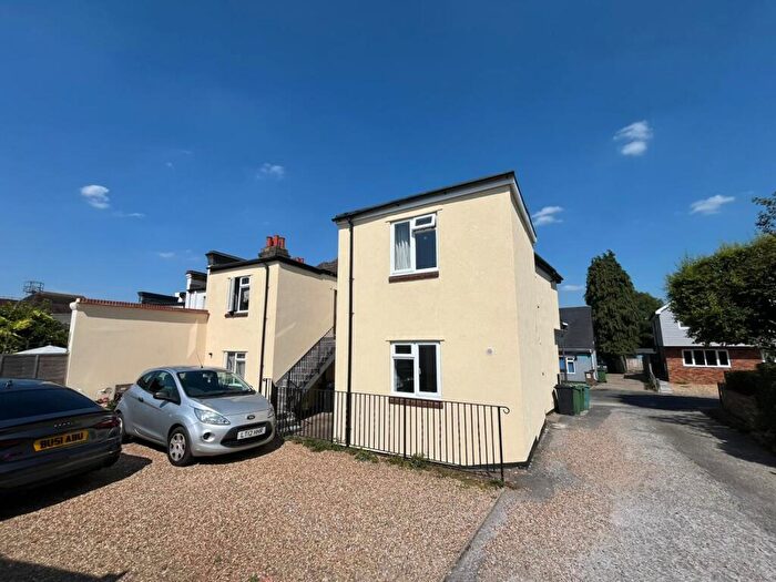2 Bedroom Ground Maisonette For Sale In Rectory Lane, Ashtead, Surrey, KT21
