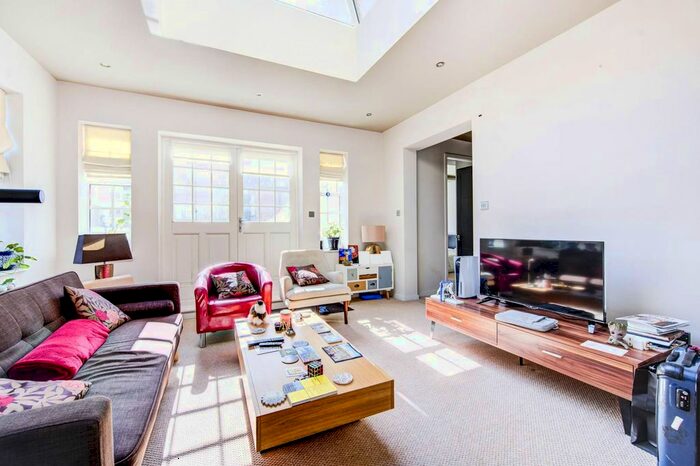 2 Bedroom Flat To Rent In Kings Road, Chelsea, London, SW3