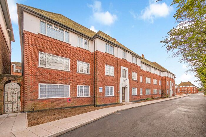 4 Bedroom Flat For Sale In Monarch Court, Lyttelton Road, N2