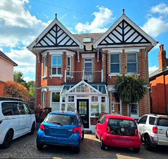 2 Bedroom Flat For Sale In Irving Road, Bournemouth, Dorset, BH6