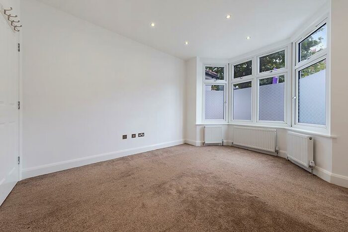 3 Bedroom Apartment To Rent In Caithness Road, Tooting Borders, CR4