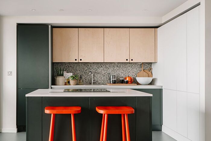 3 Bedroom Flat To Rent In Balfron Tower, St Leonards Road, London, E14