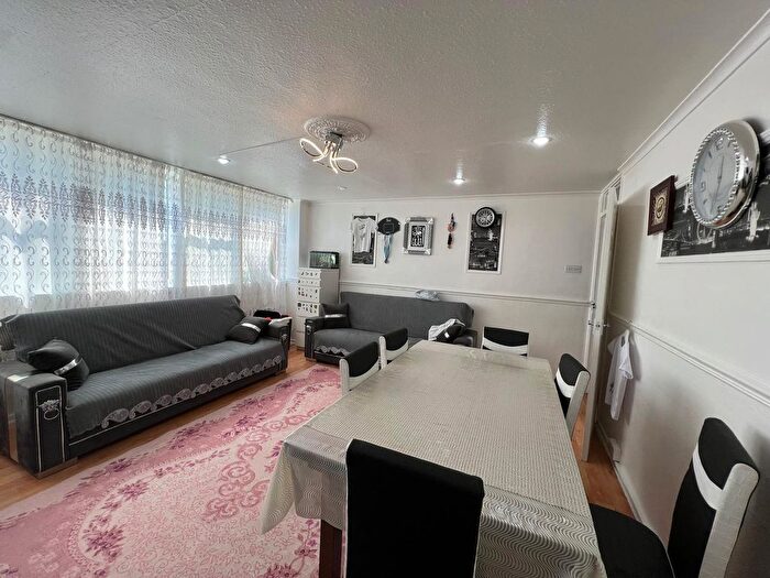 3 Bedroom Maisonette For Sale In Ayley Croft, Enfield, EN1