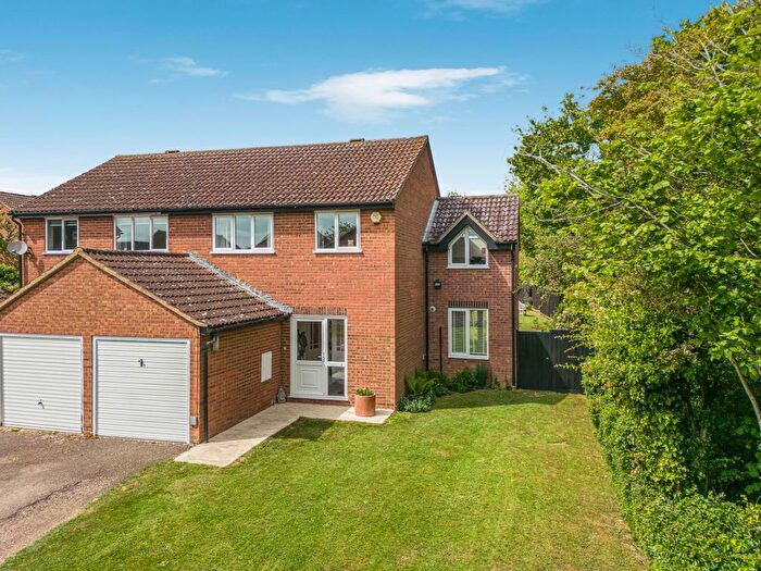 4 Bedroom Semi-Detached House For Sale In Ashmead Drive, Hardwick, CB23