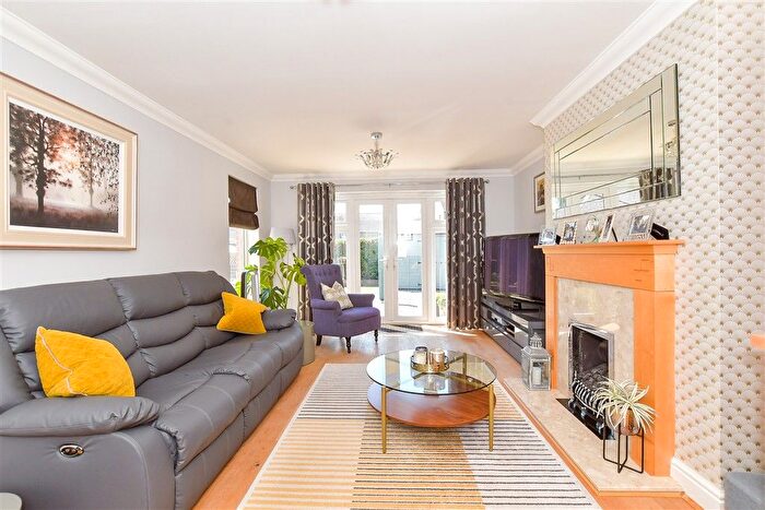 4 Bedroom Detached House For Sale In Robinson Close, Selsey, Chichester, West Sussex, PO20