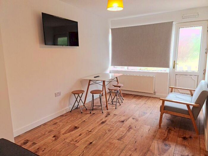 4 Bedroom End Of Terrace House To Rent In Hubert Croft, Selly Oak, Birmingham, B29