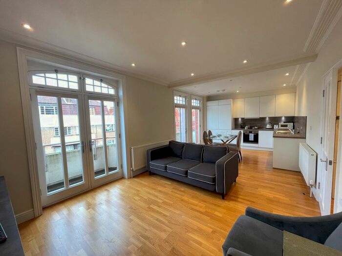 2 Bedroom Flat To Rent In Hamlet Gardens, Hammersmith, London, W6