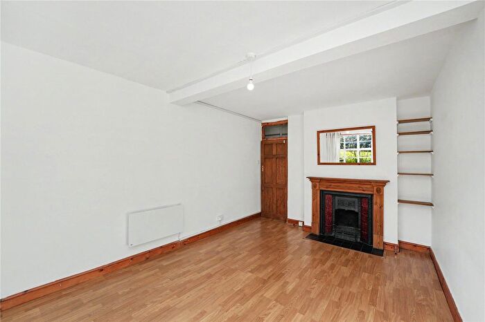 2 Bedroom Flat To Rent In Colney Hatch Lane, London, N10