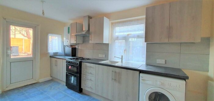 3 Bedroom Detached House To Rent In Kimberley Road, London, E17