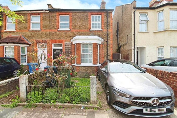 4 Bedroom Semi Detached House To Rent In Spencer Road, Harrow Weald, Harrow, HA3