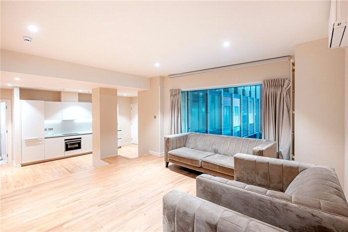 2 Bedroom Flat To Rent In Star Yard, London, WC2A