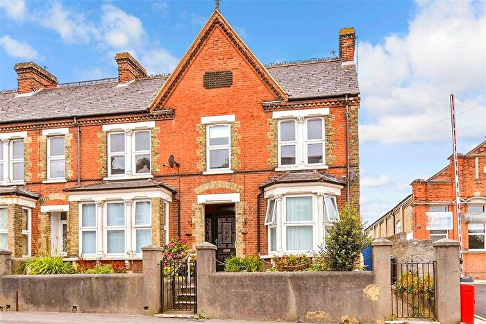 4 Bedroom Flat For Sale In Canterbury Street, Gillingham, Kent, ME7