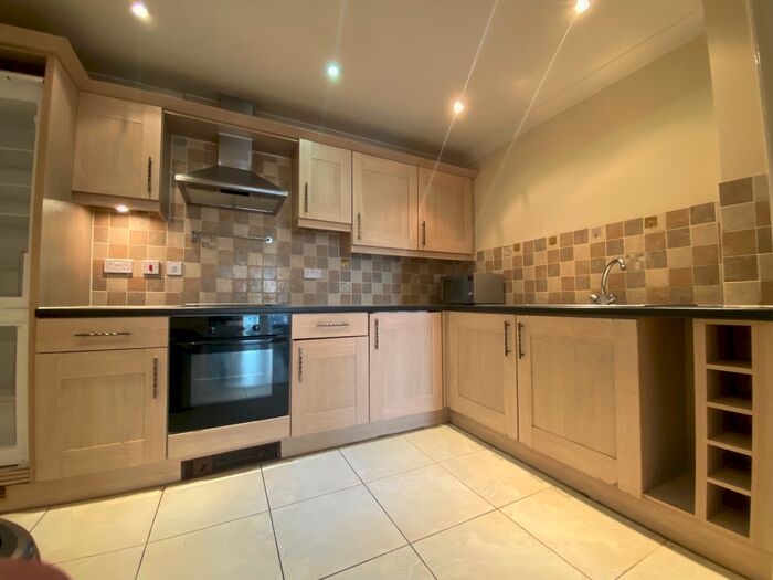 2 Bedroom Flat To Rent In Queen Street, Portsmouth, PO1