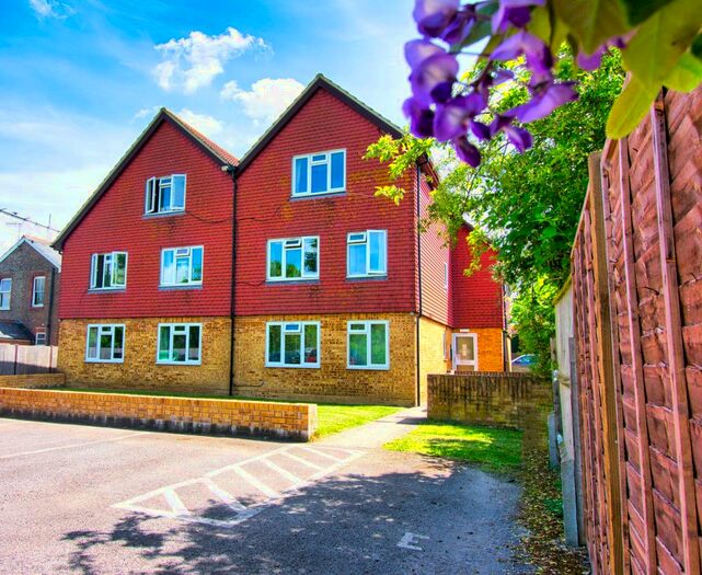 1 Bedroom Flat To Rent In Horley Road, Redhill, RH1