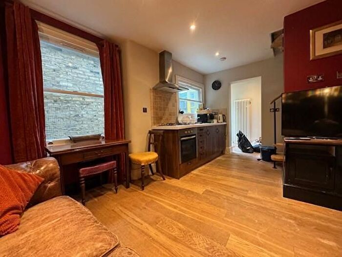 1 Bedroom Flat To Rent In Webb's Road, Battersea, Between The Commons, SW11