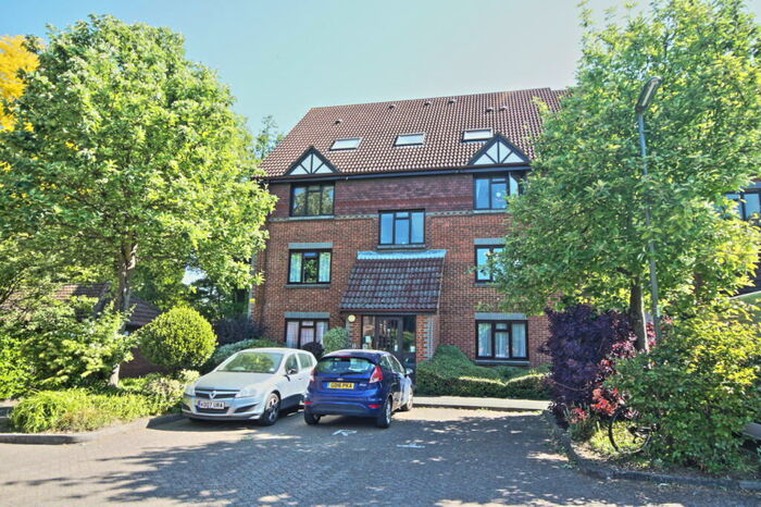 Flat To Rent In Oriental Road, Woking, GU22