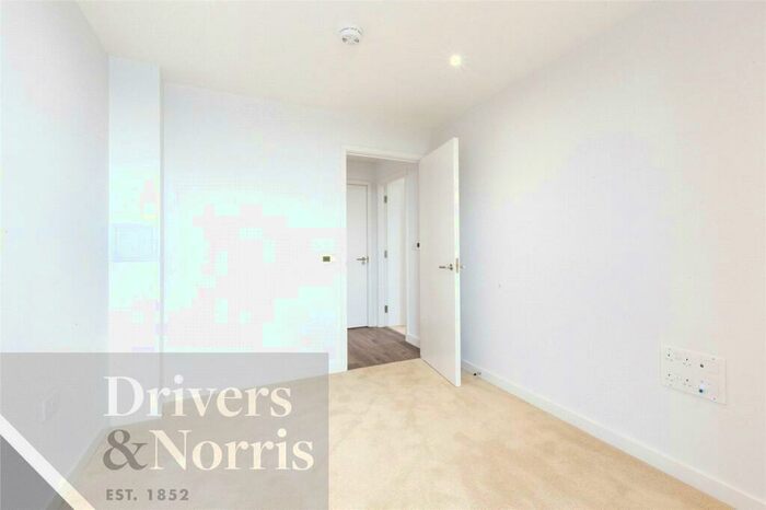 2 Bedroom Apartment For Sale In Skylark Point, Newnton Close, London, N4