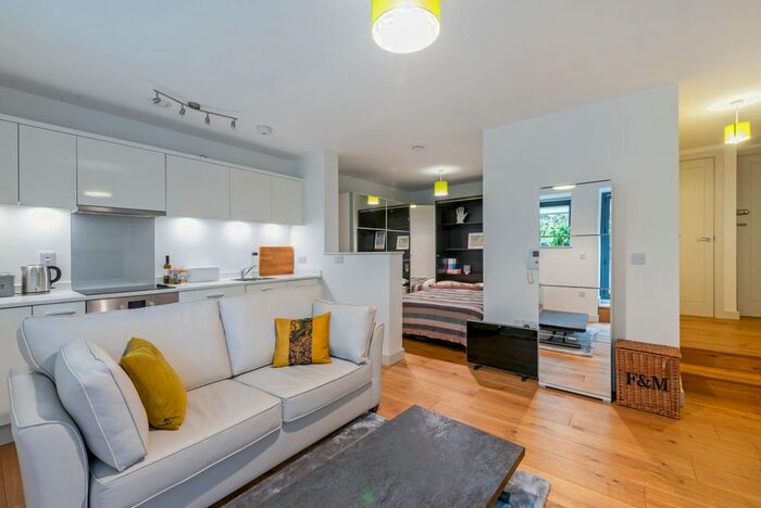 Studio To Rent In Sheet Street, Windsor, SL4