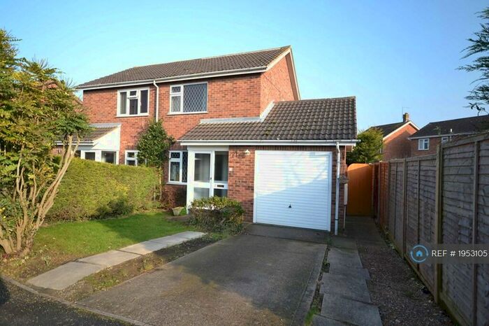 2 Bedroom Semi-Detached House To Rent In Willow Road, Stamford, Lincs, PE9