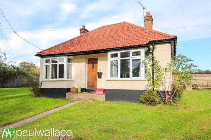 2 Bedroom Detached House For Sale In Cobbinsend Road, Waltham Abbey, EN9