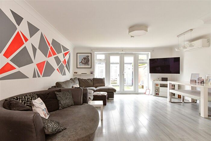 3 Bedroom End Of Terrace House For Sale In Nursery Grove, Gravesend, Kent, DA11
