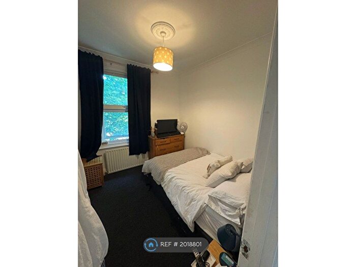 1 Bedroom Flat To Rent In Conyers Road, London, SW16