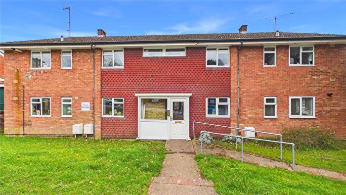 2 Bedroom Flat For Sale In The Avenue, Lightwater, Surrey, GU18
