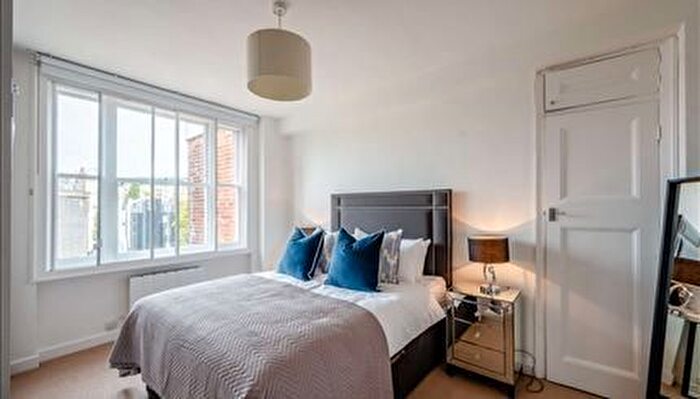 1 Bedroom Flat To Rent In Hill Street, London, W1J