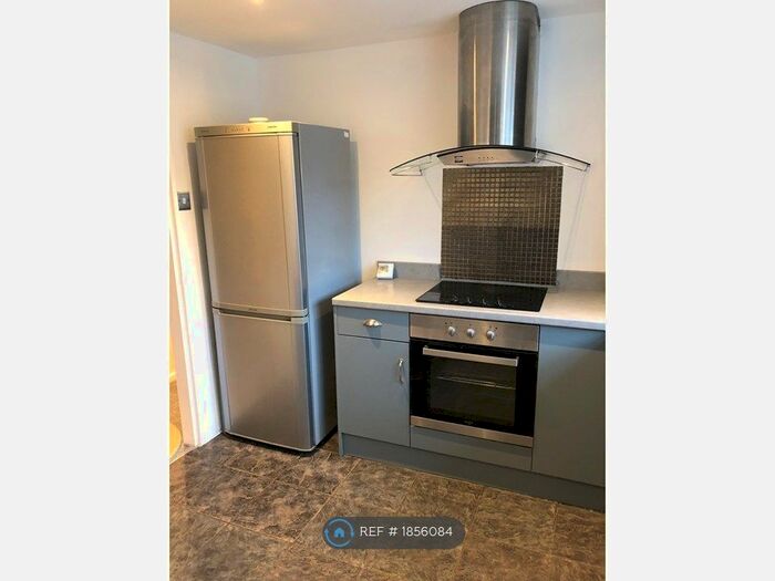 2 Bedroom Flat To Rent In Walnut Court, London, E17