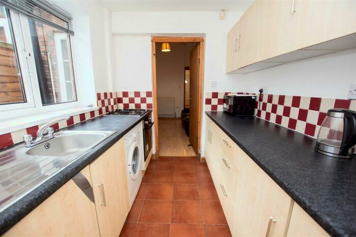 5 Bedroom House To Rent In George Road, Birmingham, B29
